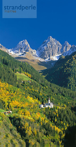 Berglandschaft mit Wallfahrtskirche  Kaunertal  Tirol  Österreich
