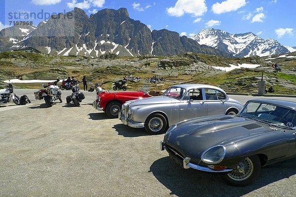 Oldtimer  Jaguar E-Type  am San-Bernardino-Pass  Schweizer Alpen  Schweiz  Europa