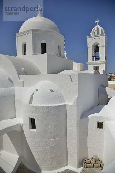 Kuppel der Kirche ¡gii An·rgiri  MegalochÛri  Santorin  Kykladen  Griechische Inseln  Griechenland  Europa
