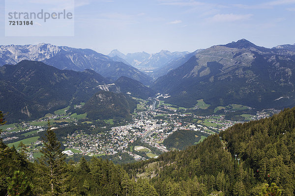 Blick von Berg Katrin im Katergebirge über Bad Ischl  Salzkammergut  Traunviertel  Oberösterreich  Österreich  Europa