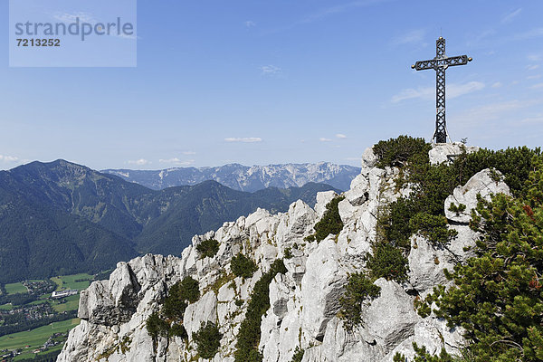 Gipfelkreuz auf dem Berg Katrin im Katergebirge bei Bad Ischl  Salzkammergut  Traunviertel  Oberösterreich  Österreich  Europa