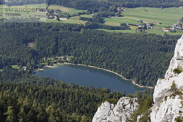 Nussensee bei Bad Ischl  Blick vom Katringipfel  Salzkammergut  Traunviertel  Oberösterreich  Österreich  Europa