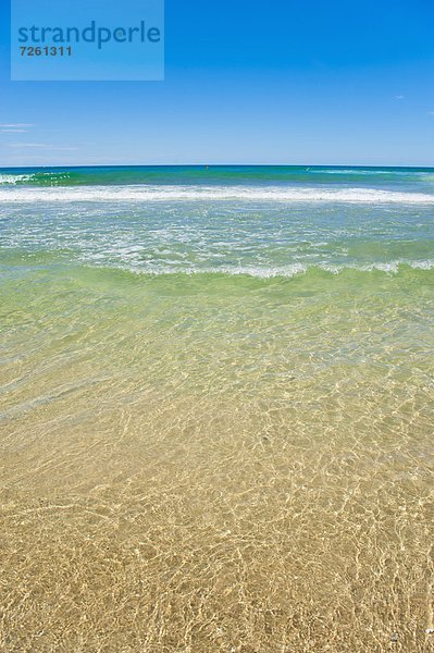 durchsichtig  transparent  transparente  transparentes  Kitesurfer  Meer  blau  Pazifischer Ozean  Pazifik  Stiller Ozean  Großer Ozean  Australien  Kristall  Gold Coast  Paradies  Queensland