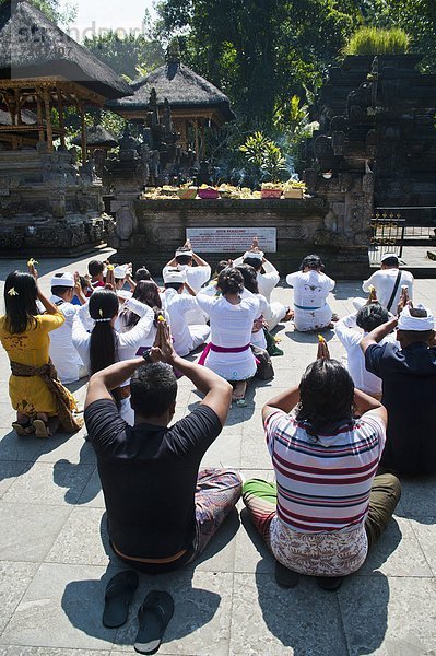 Mensch  Menschen  Gebet  Hinduismus  Südostasien  Asien  Indonesien