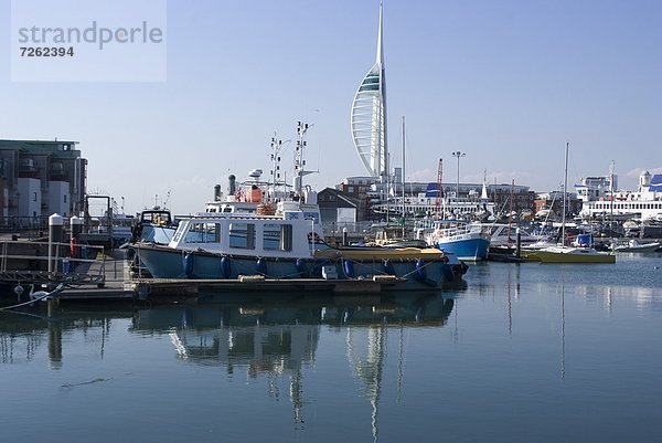 hinter  Europa  Großbritannien  Portsmouth  England  Hampshire  alt  Spinnaker