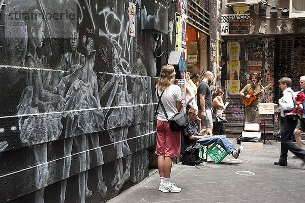 Mensch  sehen  Menschen  Straße  Musiker  Pazifischer Ozean  Pazifik  Stiller Ozean  Großer Ozean  Victoria  Australien  Graffiti  Melbourne