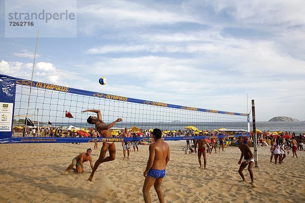 Mann  Strand  Volleyball  Brasilien  Ipanema  spielen  Rio de Janeiro  Südamerika