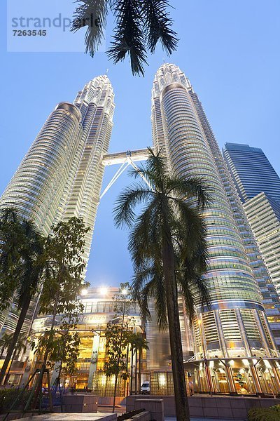 Kuala Lumpur  Hauptstadt  niedrig  Zwilling - Person  Ansicht  Flachwinkelansicht  Südostasien  Winkel  Asien  Malaysia
