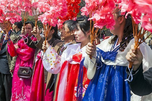 Frau  Fest  festlich  Tradition  Straße  Demokratie  Jubiläum  Geburt  Korea  Präsident  Asien  Kleid  Nordkorea