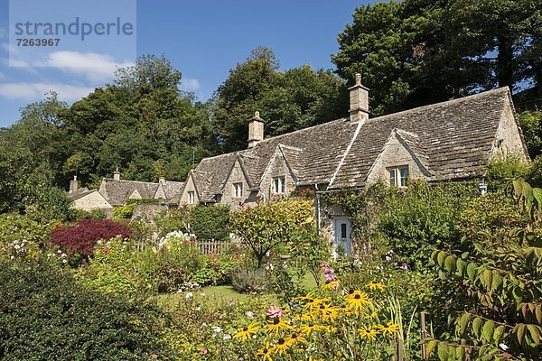 Europa Großbritannien Dorf Garten Landhaus Sehenswürdigkeit Cotswolds Bibury England Gloucestershire hübsch