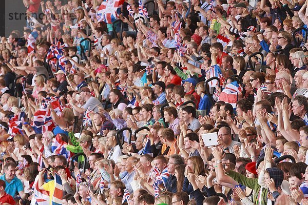 Europa  beobachten  Einheit  Großbritannien  London  Hauptstadt  Fahne  groß  großes  großer  große  großen  Stadion  britisch  Menschenmenge  England  Sport  Gewerkschaft