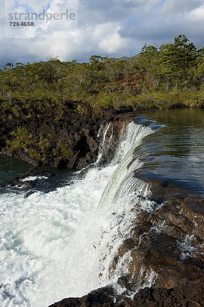 Wasserfall Pazifischer Ozean Pazifik Stiller Ozean Großer Ozean Madeleine Neukaledonien