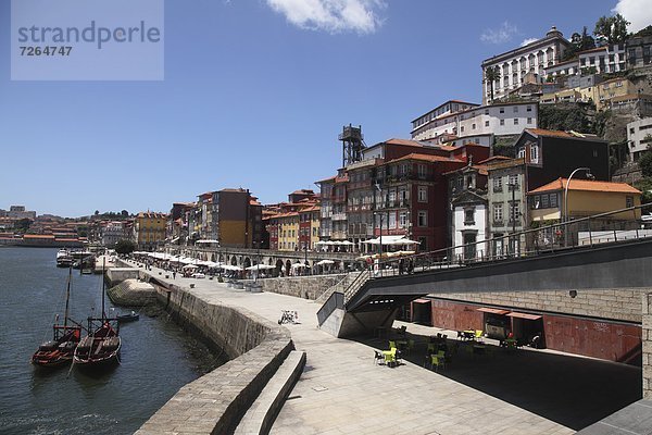 Europa  rennen  Fluss  UNESCO-Welterbe  nebeneinander  neben  Seite an Seite  Douro  Ortsteil  Porto  Portugal