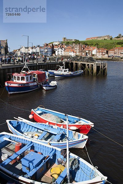 Hafen  Europa  Großbritannien  Boot  Yorkshire and the Humber  England  North Yorkshire  Whitby