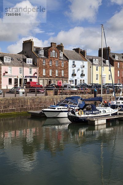 Hafen  Motorjacht  Europa  Großbritannien  Schottland