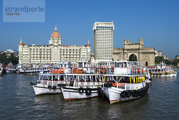 Ufer  Hotel  Palast  Schloß  Schlösser  Eingang  Asien  Indien  Maharashtra