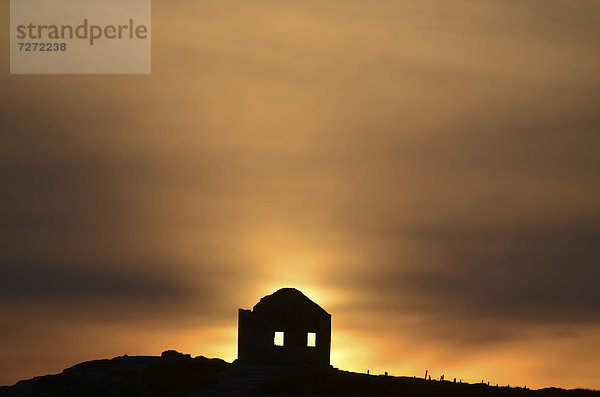 hinter niedlich süß lieb Frankreich Europa Wohnhaus Strand Sonnenuntergang über Steilküste Einsamkeit Halbinsel Quiberon