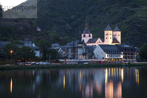 Ortsteil Treis mit Stiftskirche St. Castor  Treis-Karden  Mosel  Rheinland-Pfalz  Deutschland  Europa  ÖffentlicherGrund