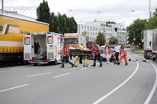 Verkehrsunfall durch Motorradfahrer unter Alkoholeinfluss  Stuttgart  Baden-Württemberg  Deutschland  Europa