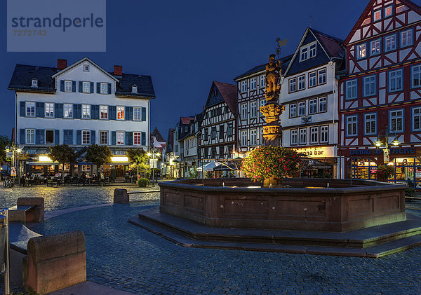 Europa Gebäude Großstadt Quadrat Quadrate quadratisch quadratisches quadratischer Butzbach Deutschland Hälfte Hessen Markt