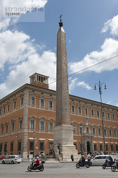 Alter ägyptischer Obelisk  Piazza San Giovanni in Laterano vor der Laterankirche  Lateran  größter und ältester Obelisk Roms  Rom  Latium  Italien  Südeuropa  Europa
