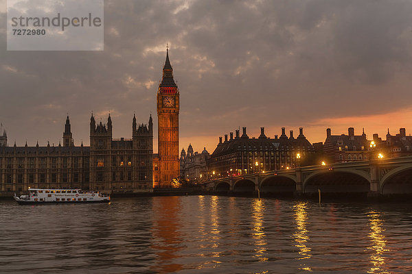 Big Ben  Westminster Palace  Häuser des Parlaments in der Dämmerung  Unesco Weltkulturerbe  Westminster Bridge  London  England  Großbritannien  Europa