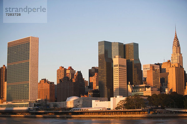 East River und Manhattan Gebäude  New York City