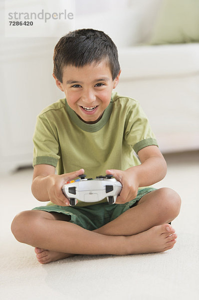 Junge - Person  Spiel  Camcorder  5-9 Jahre  5 bis 9 Jahre  spielen