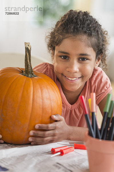 Portrait  Kürbis  5-9 Jahre  5 bis 9 Jahre  Mädchen