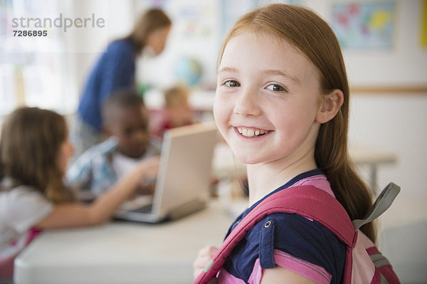 Portrait  Klassenzimmer  Schülerin  5-9 Jahre  5 bis 9 Jahre