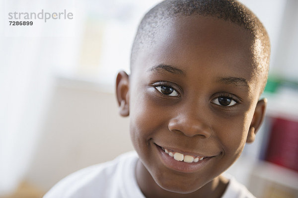 Portrait  lächeln  Junge - Person  5-9 Jahre  5 bis 9 Jahre