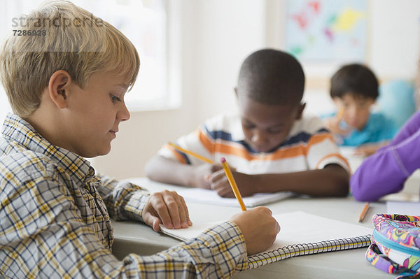 lernen  Klassenzimmer  Schule  5-9 Jahre  5 bis 9 Jahre