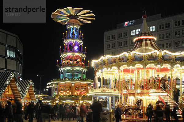 Weihnachtsmarkt am Alexanderplatz  Berlin  Deutschland