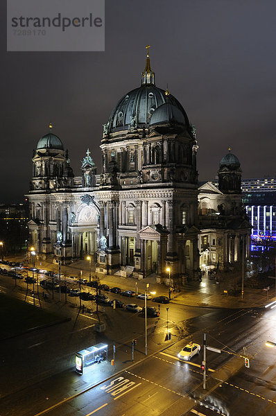 Berliner Dom bei Nacht  Deutschland