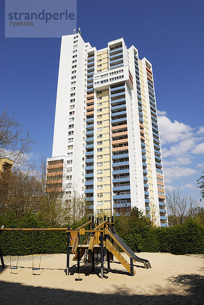 Wohnhochhaus in der Gropiusstadt  Neukölln  Berlin  Deutschland