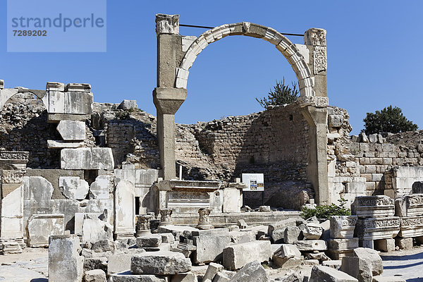 Polio-Brunnen  UNESCO Weltkulturerbe  Ephesos  Ephesus  Efes  Izmir  türkische Ägäis  Westtürkei  Türkei  Asien