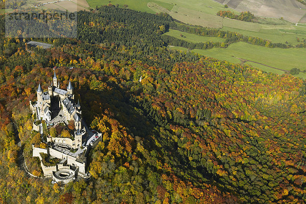 Burg Hohenzollern im Herbst  Baden-Württemberg  Deutschland  Luftbild