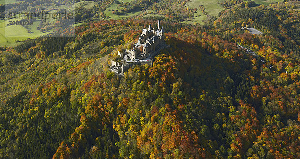 Burg Hohenzollern im Herbst  Baden-Württemberg  Deutschland  Luftbild