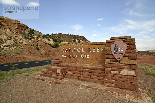 Eingangsschild Capitol Reef Nationalpark  Utah  Südwesten  Vereinigte Staaten von Amerika  USA