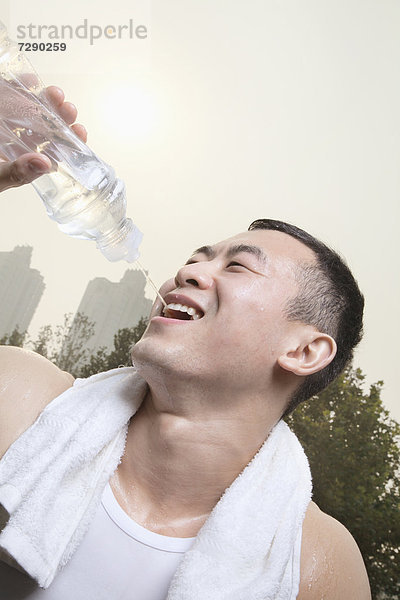 Wasser  Mann  üben  chinesisch  trinken