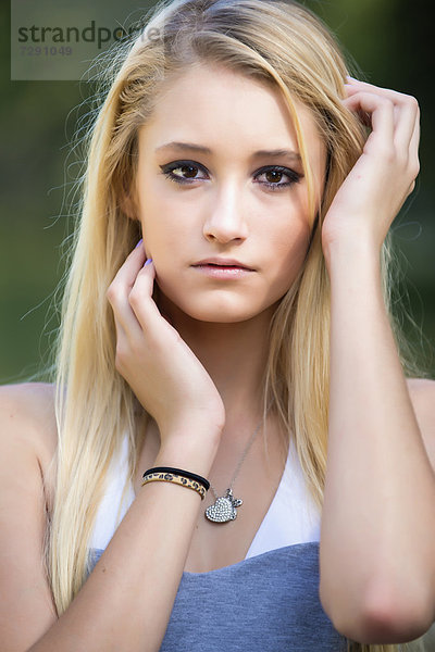 USA  Texas  Portrait of teenage girl  close up