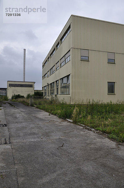 Deutschland  Bayern  Blick auf Fabrikgebäude