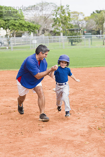 Hispanier Spiel jung Baseball