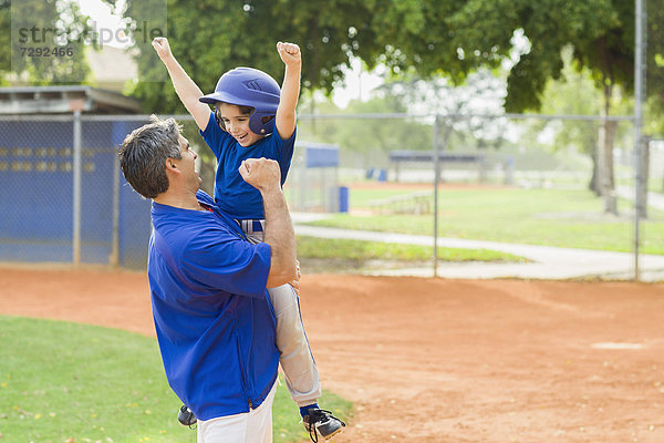 jubeln Hispanier Spiel jung Baseball