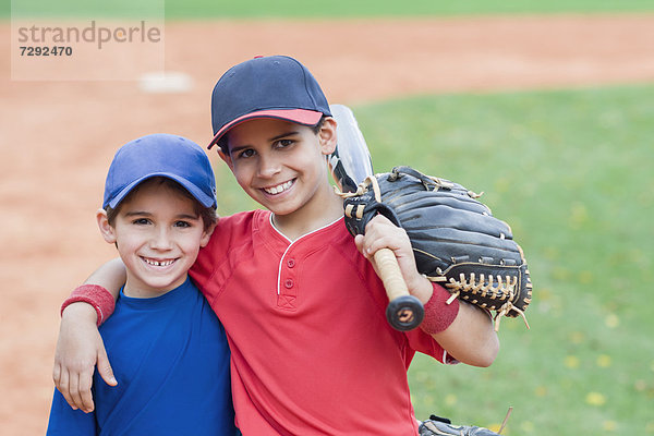 Junge - Person  Hispanier  Baseball