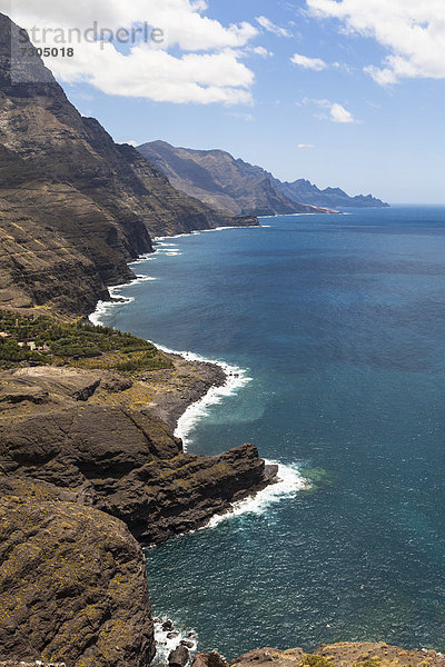 Blick auf die Steilküste bei El Risco  Region Agaete  Gran Canaria  Kanarische Inseln  Spanien  Europa  ÖffentlicherGrund