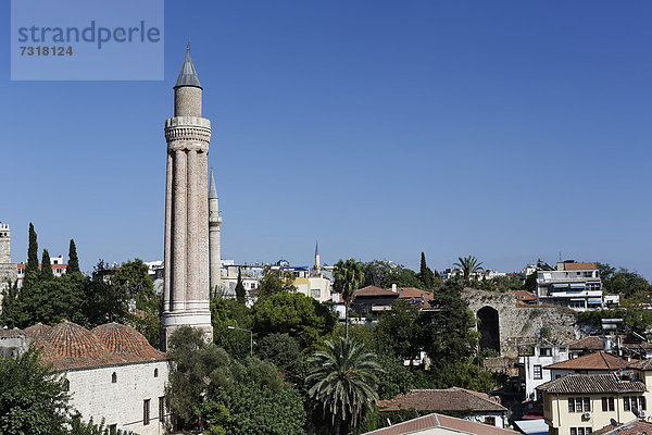 Yivli Minare Moschee in der Altstadt von Antalya  Kaleici  Türkische Riviera  Türkei  Asien