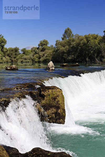 Wasserfall am Fluss Manavgat in der gleichnamigen Stadt Manavgat  Antalya  Türkische Riviera  Türkei  Asien