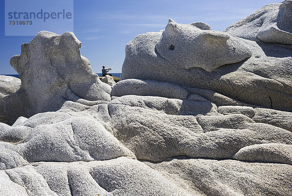 Felsbrocken sitzend Europa Angler Granit Italien Sardinien