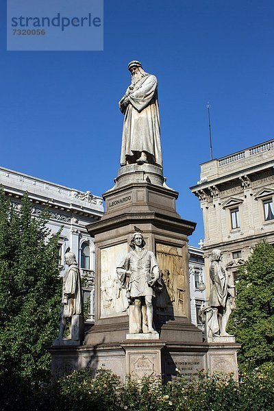 Italien  Lombardei  Milano  Piazza della Scala  Leonardo da Vinci Denkmal